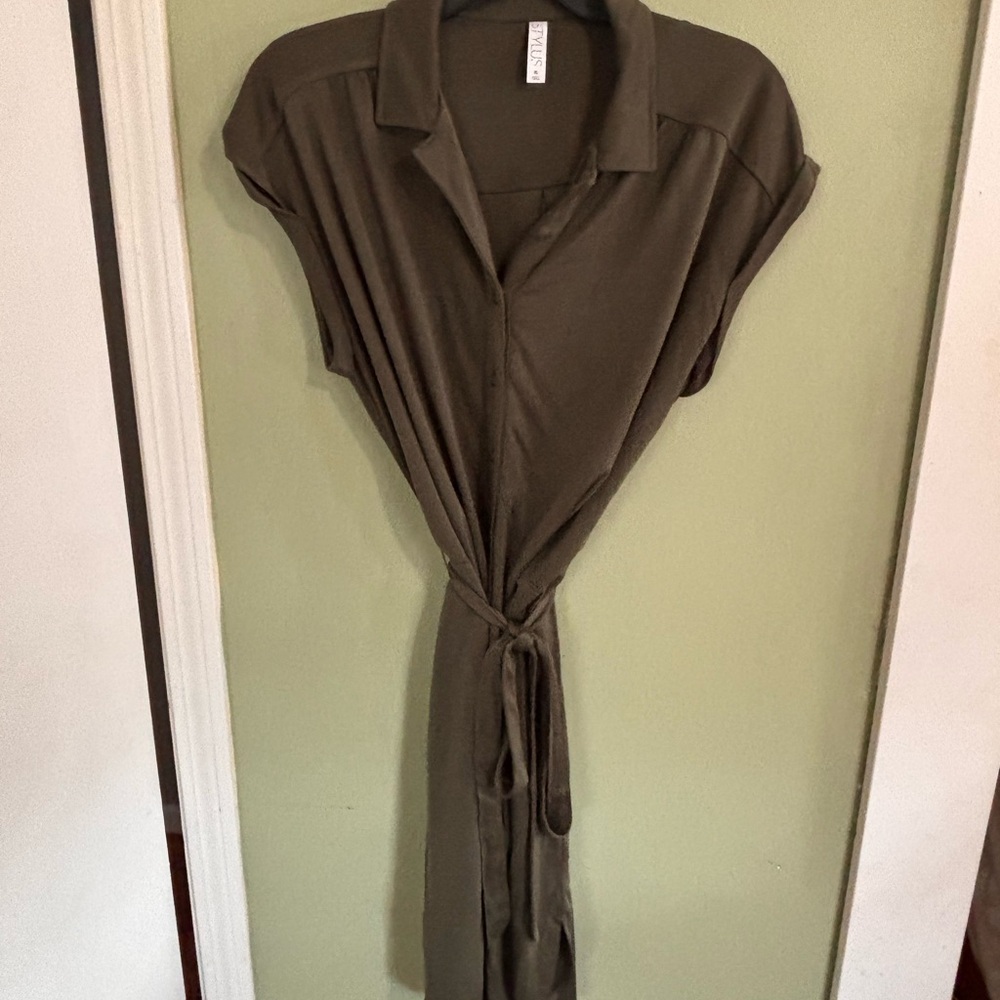STYLUS Olive Green Button-Up Shirt